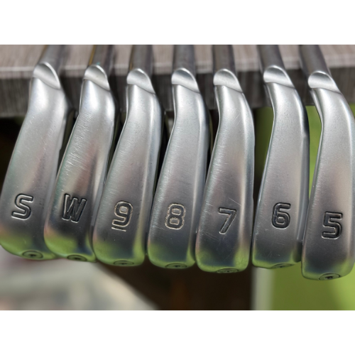 Immaculate Used Ping G425 Golf Irons